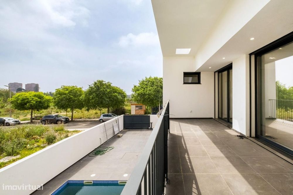 Moradia Geminada T3 + 1 com piscina, São Miguel das Encostas...