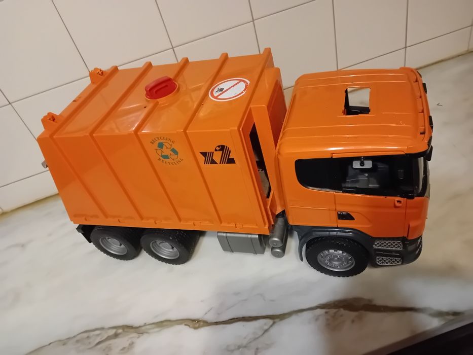 Camião Escala 1:16 ( Com Peça em Falta  )