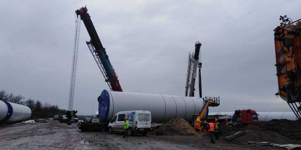 Крани автомобільні та гусеничні в оренду вантажопідємністю 45-200 тонн