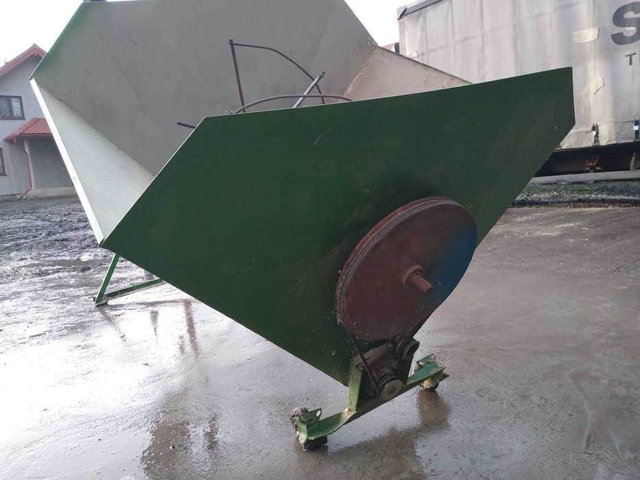 Podajnik do trocin ,pellet,