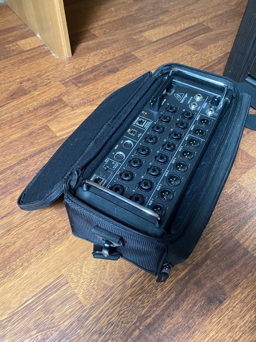 Мікшерний пульт Behringer XR18 X-Air