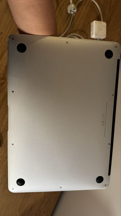 Macbook Air 13 z oryginalną myszką i ładowarką