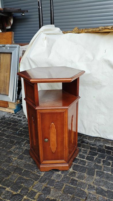 Mesas de apoio em ótimo estado