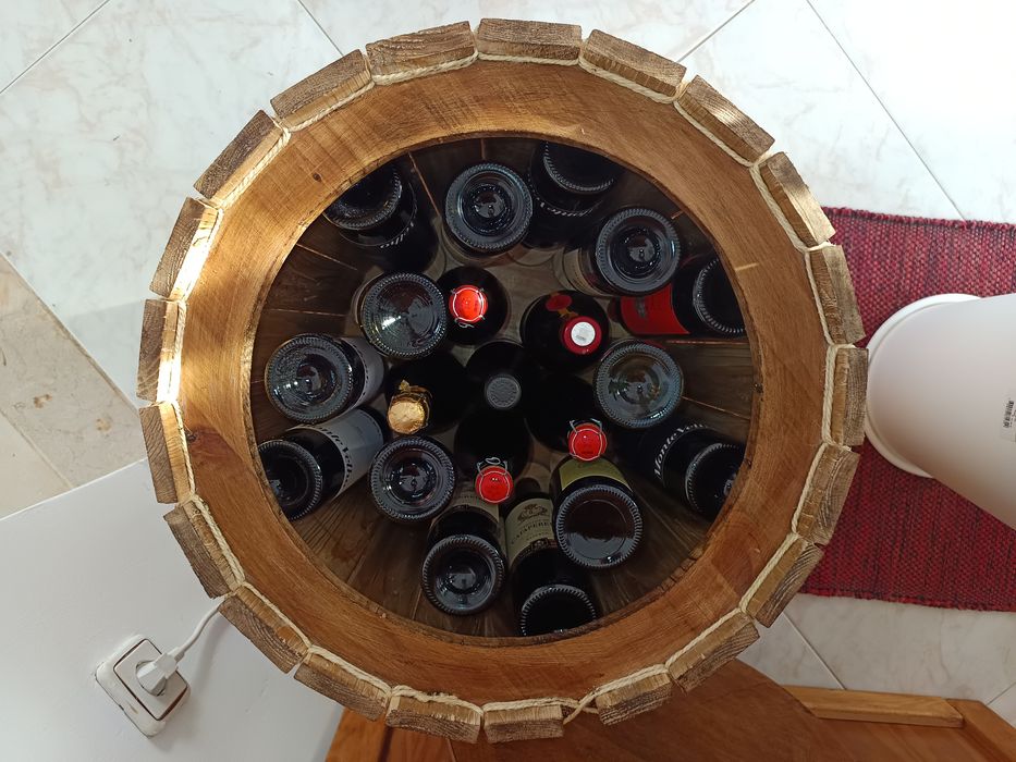 Garrafeira rústica de madeira