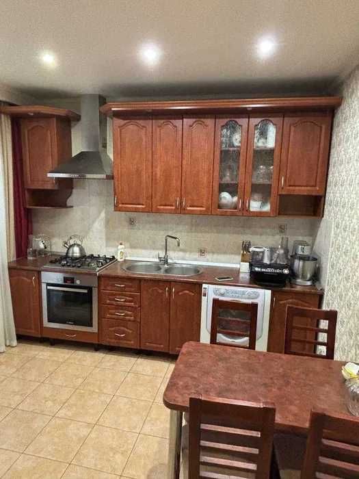 3к квартира по вул. Тролейбусна і/о