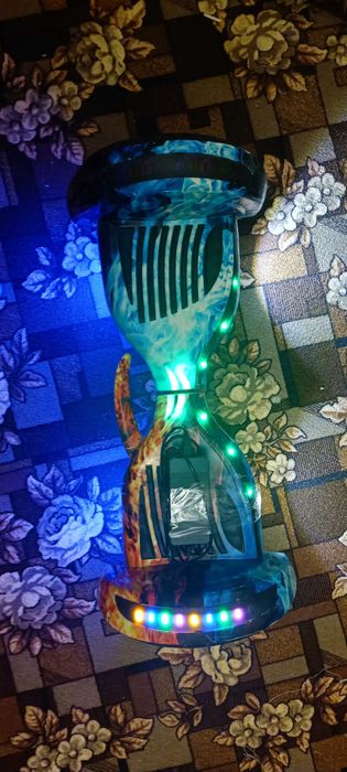 Гіроскутер 10.5 з музичною колонкою  Б/У. Є дефекти на корпусі