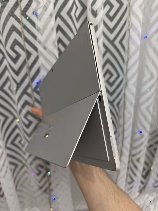 Microsoft surface pro 5 model 1796 i5 4gb 128ssd