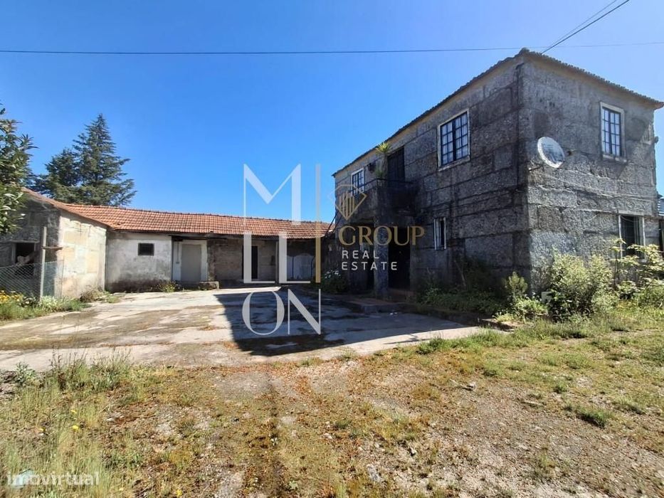 Casa de áreas generosas composta por 4 quartos