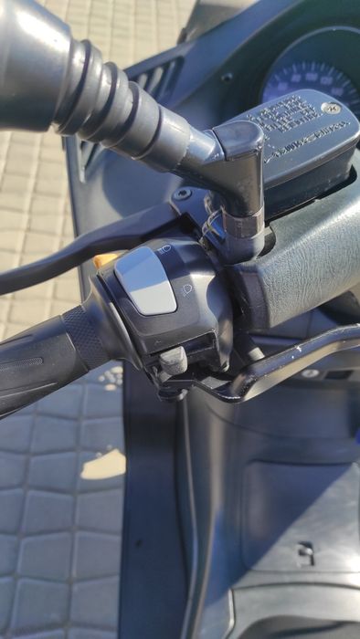 Продам Yamaha magesty 400