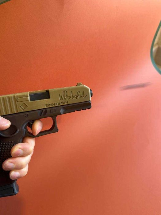 Іграшковий пістолет GLOCK 19 -NAVI - CS GO. Надрукований 3D пластиком. з гравіровкою автографів