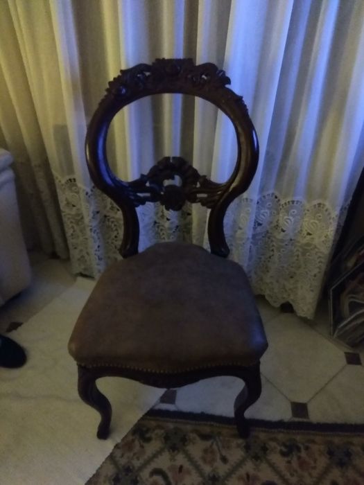 Cadeira muito antiga