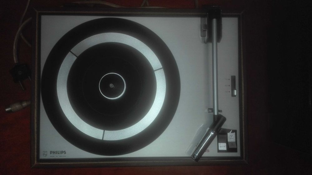 gira discos Philips 205