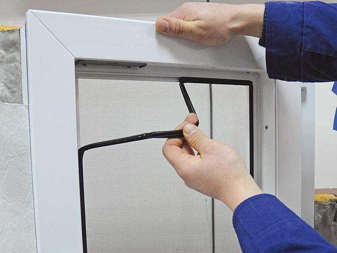 Заміна ущільнювача на вікнах та дверях.