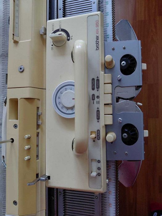 В,язальна машина Brother KH950i