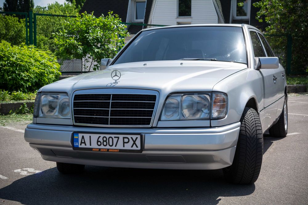 Mercedes-Benz E-Class 1993