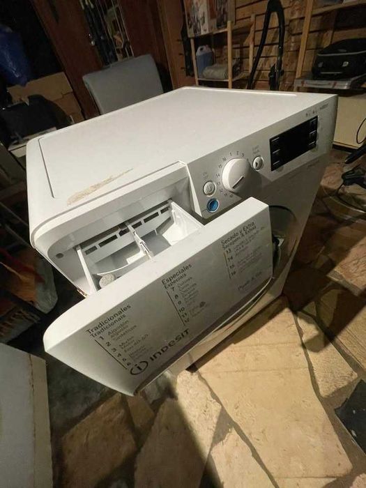 Máquina de Lavar 9kg INDESIT em bom estado