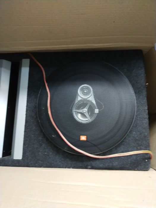 Subwoofer 2•głosnik JBL car audio