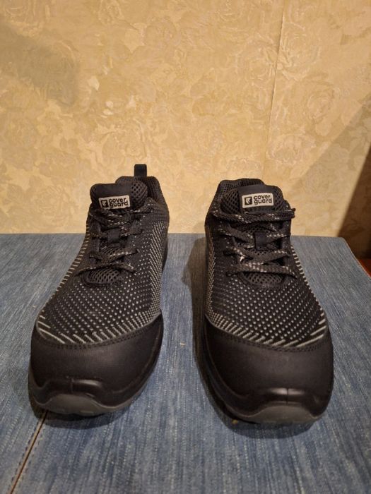 Анатомічні захисні кросівки