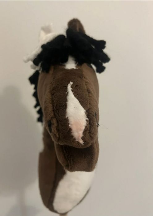 Łaciaty hobby horse A4