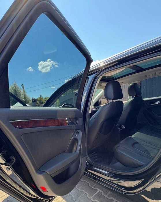 Автомобіль Audi A4 B8