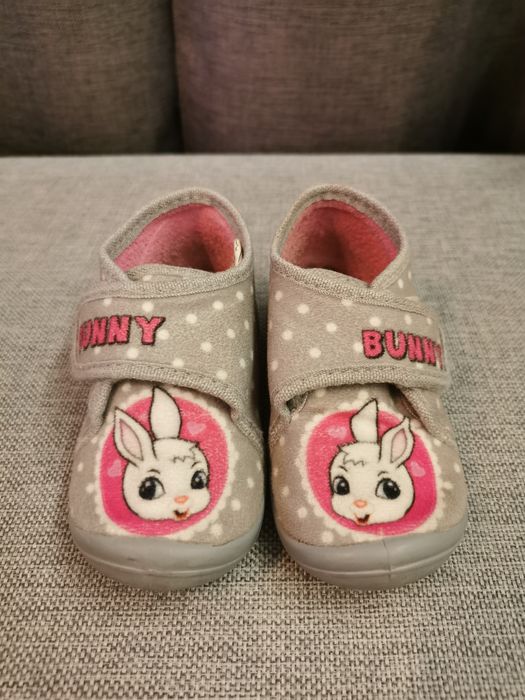 Piękne kapcie z Bunny na rzepy. Rozmiar 22
