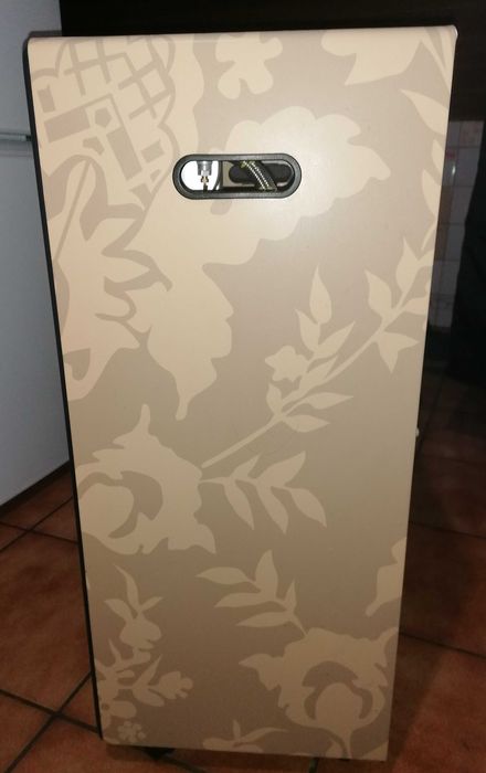 Aquecedor à gás novo com botija de gás.