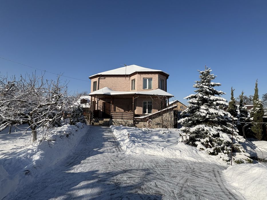 Будинок з ремонтом та бомбосховищем!