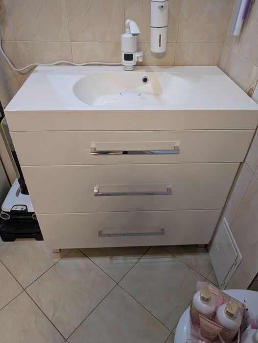 Zestaw mebli łazienkowych