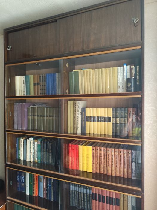 Книжный шкаф две секции