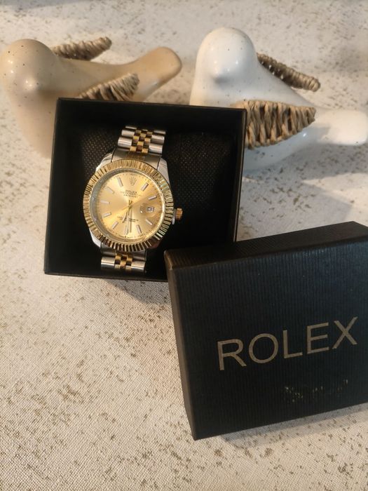 Relógio prata e dourado