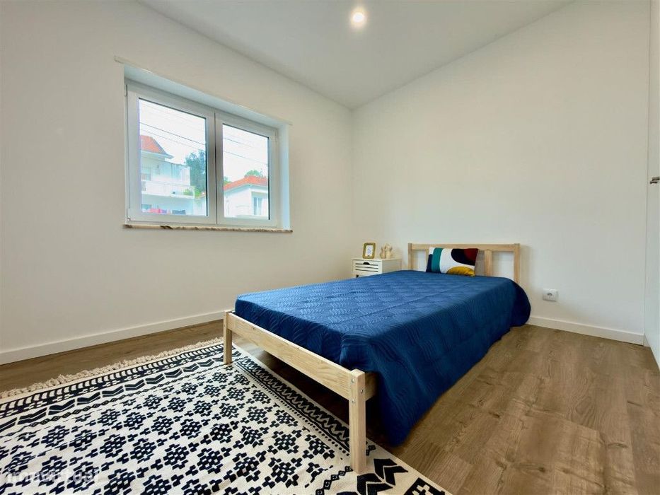 Apartamento T4 com garagem na Guarda Inglesa, Santa Clara