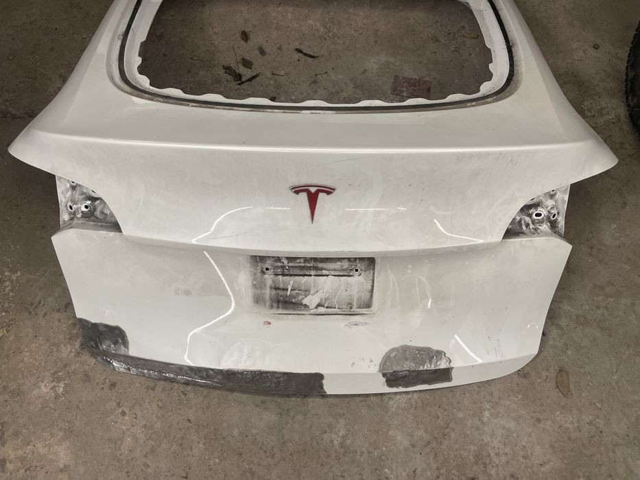 Ляда крышка багажника тесла Y