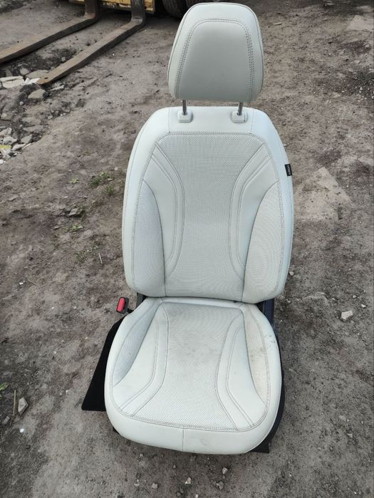 Продам білий салон з картами Ford Mustang mach e
