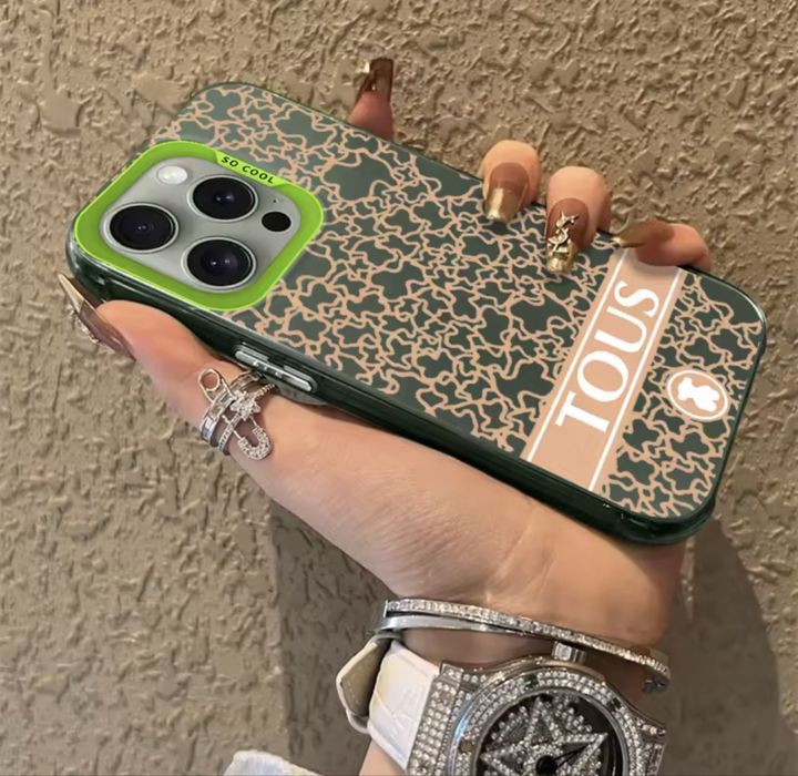 Capa Acrílica Luxuosa T-TOUS com Linhas Entrelaçadas Brancas e Efeito Fosco para iPhone 17, 16, 15, 14 Plus, 13, 12 Mini, 11 Pro Max
