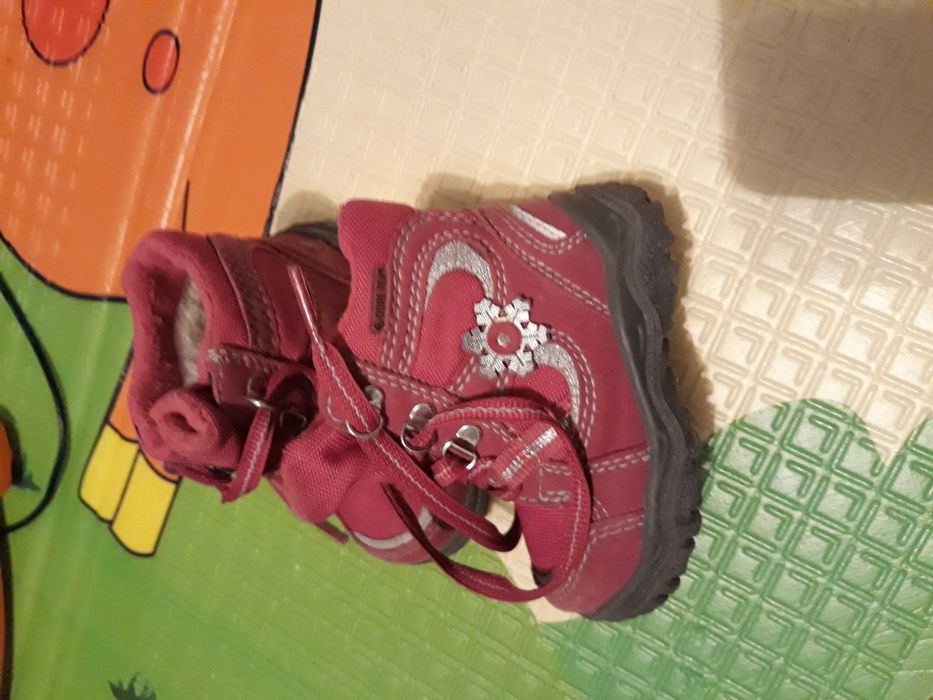 Ботиночки зимние еа девочку