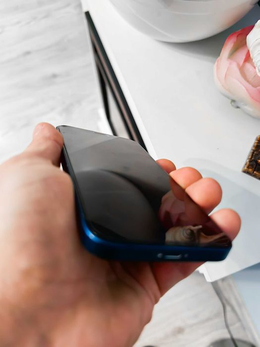 Iphone 12 stan bardzo dobry bateria 84%