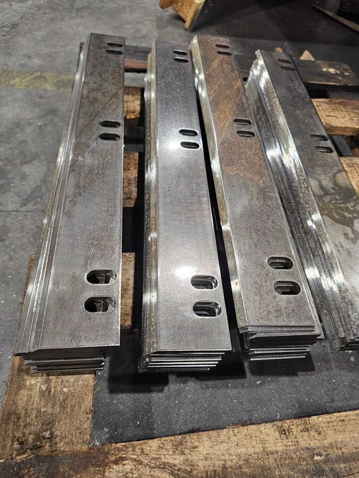 Nóż podcinacza przystawki do kukurydzy 220x60x6  Hardox OROS CLAAS