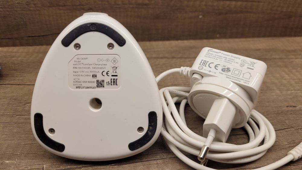 LumiSpa NuSkin urządzenie do oczyszczania twarzy