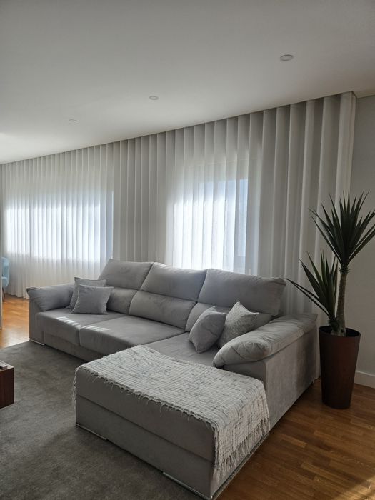 Sofá com chaise longue