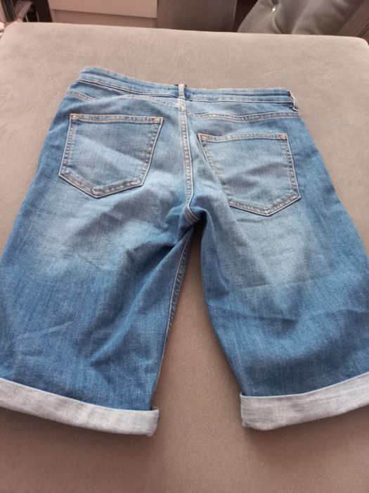 Krotkie jeansowe spodenki H&M rozmiar 36 troche dłuższe do kolan