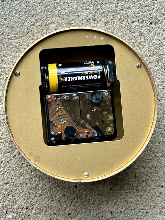 Unikatowy Zegar Modern Japan Quartz płaskorzeźba