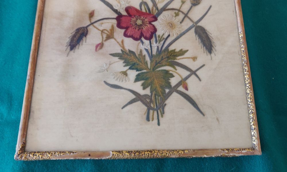 Bordado sec XIX, moldura de época