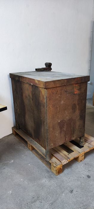 Mesa de trabalho em ferro com torno