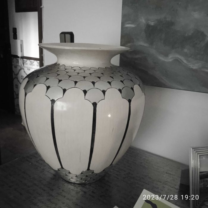 Jarrao grande branco e prata