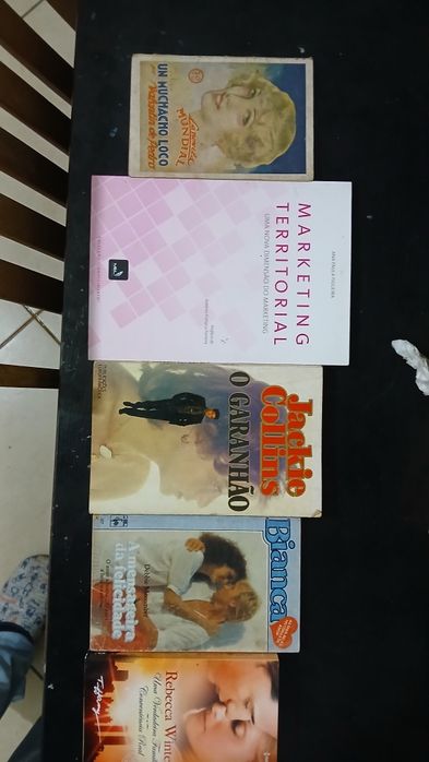 Vários livros a 1€