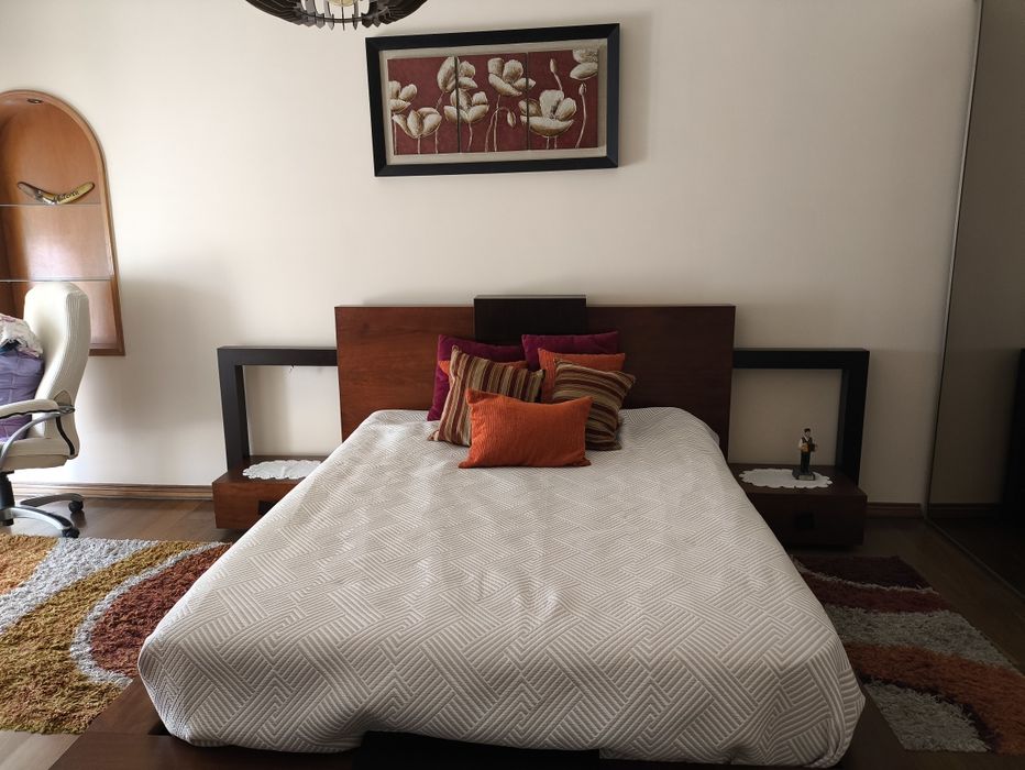 Quarto Completo em Madeira de Cerejeira – Excelente Estado | Venda Urgente