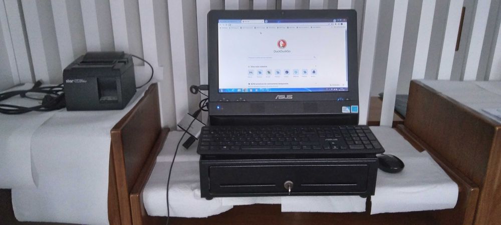 Computador Assus toush model ET 16121 series principal uso comercial