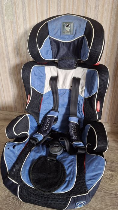 Автокрісло Coneco