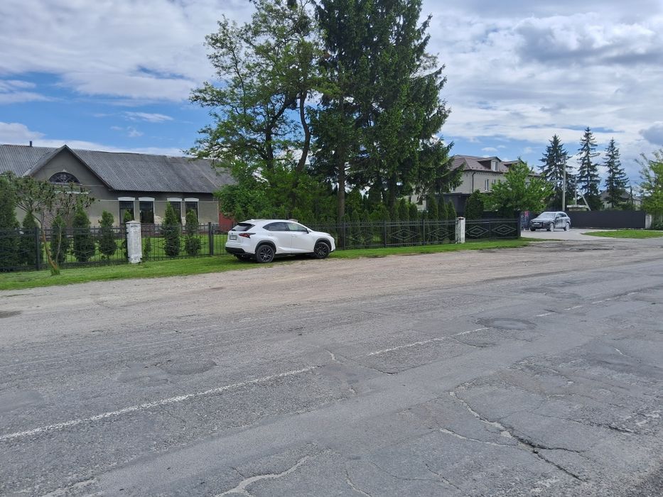 Оренда приміщення 200м2+виставковий майданчик 15сот