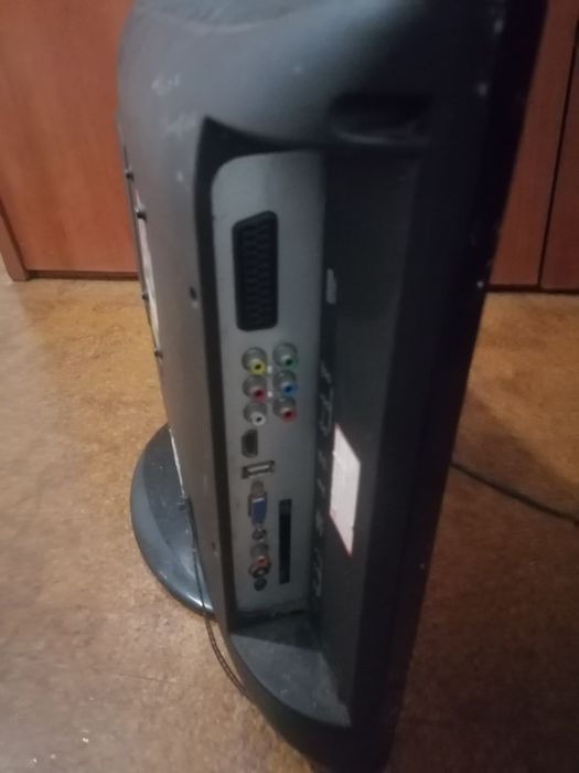 Televisão usada avariada